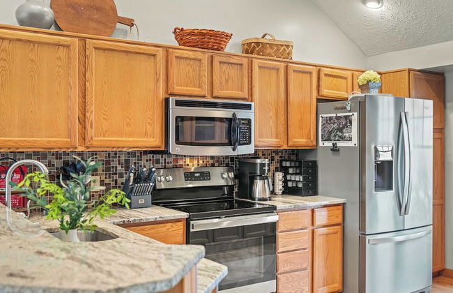 Mountain Escape With Game Room, Balcony & Stunning Views in the Poconos Christina - Foto 15