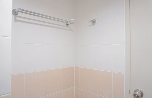 Modern Furnished and Homey 2BR at Podomoro Golf View Apartment - Foto 20