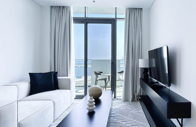 Cozy 1BR With Balcony & Views in Azizi Fawad - Foto 1