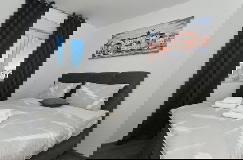 Foto 5 - Stylish Kaštela Apartment With Modern Amenities and Free Parking