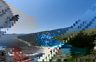 Foto 1 - Wonderful Visinisce Apartments With Terrace and Sea Views