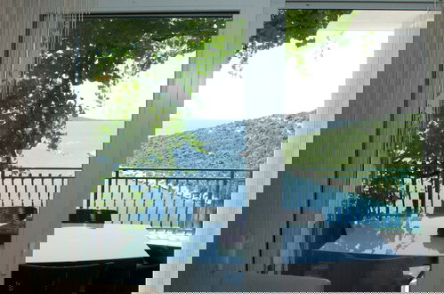 Foto 40 - Wonderful Visinisce Apartments With Terrace and Sea Views