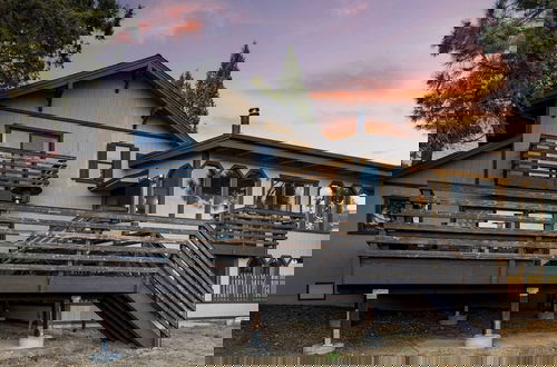 Foto 3 - Viewtopia by Avantstay Lakefront Views + Hot Tub