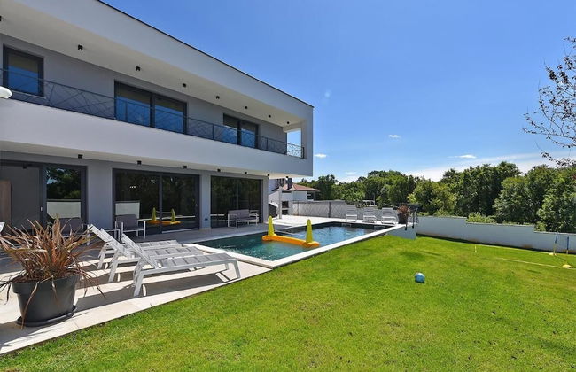 Spacious Villa With Pool and Garden in Stokovci - Foto 1