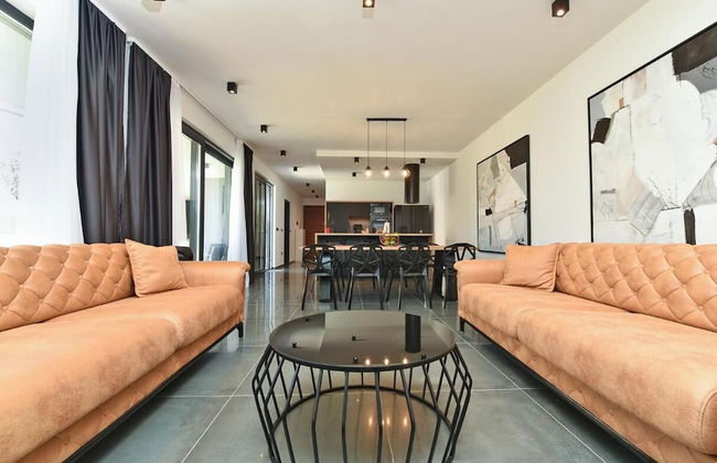 Spacious Villa With Pool and Garden in Stokovci - Foto 8