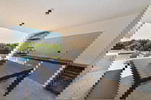 Foto 30 - Spacious Villa With Pool and Garden in Stokovci