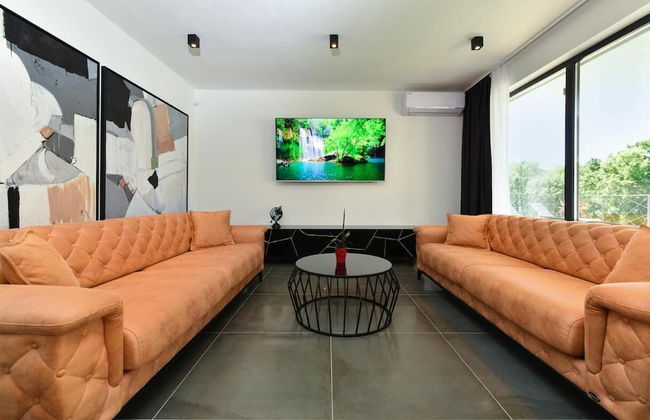 Spacious Villa With Pool and Garden in Stokovci - Foto 10