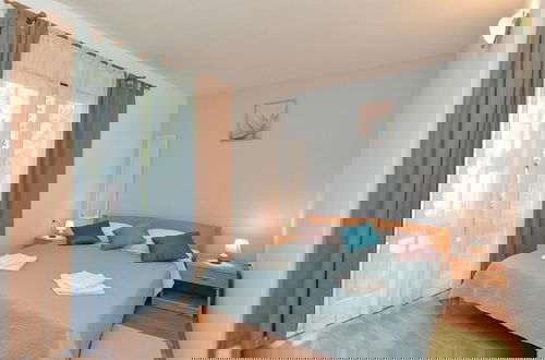 Foto 2 - Spacious Apartment With Garden