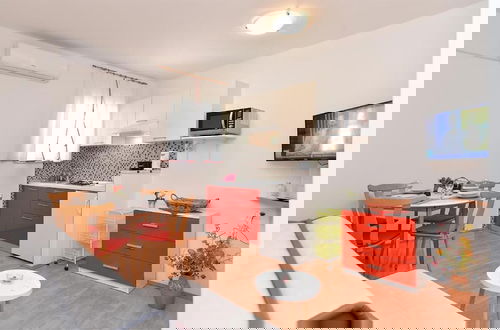 Foto 1 - Spacious Apartment With Garden