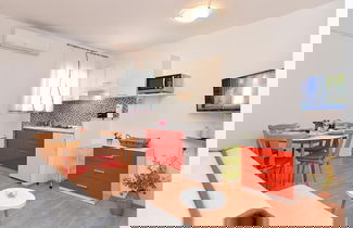 Foto 1 - Spacious Apartment With Garden