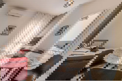 Foto 4 - Grey House
