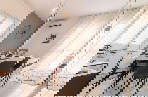 Foto 2 - Grey House
