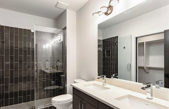 Walkable Midtown Location Modern Amenities, Pool & Gym Anthem by Avantstay - Photo 43