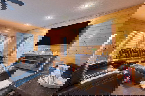 Photo 19 - Luxury Cabin w Panoramic Views Firepit Game Room Pinnacle Chalet