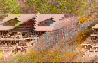 Foto 1 - Pinnacle Chalet by Avantstay Luxury Cabin w/ Panoramic Views, Fireplace & Game Room
