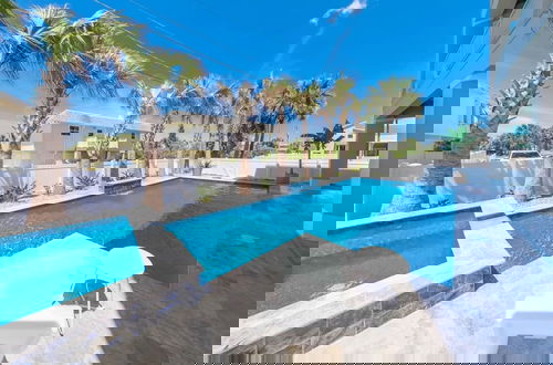Foto 4 - Villa Nautilus Steps Away From the Beach - New Lux 3 Story Pool Hot Tub Home With Elevator