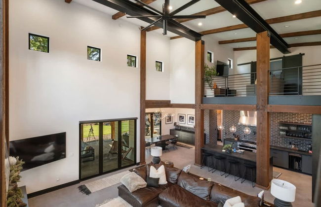 Architecturally Stunning Cle Elum Luxury Retreat - Photo 37