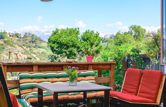 Scenic Retreat With Deck Stunning Views in LA - Photo 53