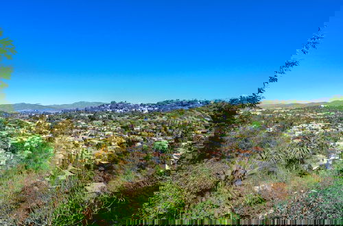 Foto 11 - Scenic Retreat With Deck Stunning Views in LA