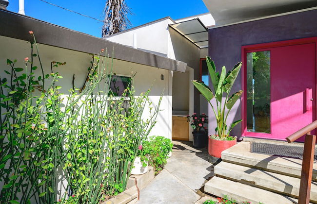 Scenic Retreat With Deck Stunning Views in LA - Photo 7