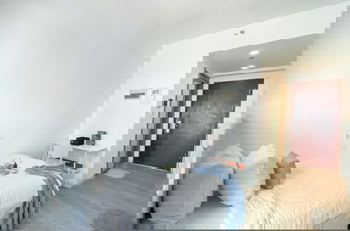 Foto 2 - Comfortable And Simply Studio At Sky House Alam Sutera Apartment