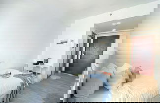 Foto 2 - Comfortable And Simply Studio At Sky House Alam Sutera Apartment