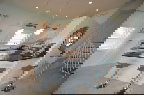 Foto 15 - Just Beachy A Luxury Retreat Sleeps 12 3 Levels With Elevator- Perfect for 1-3 Families