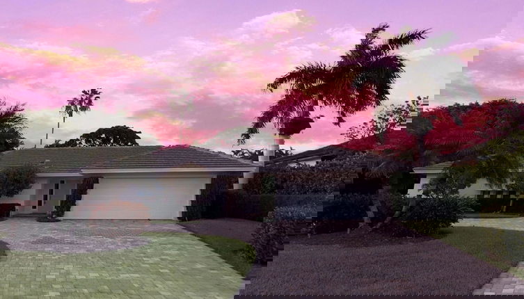 Foto 1 - Luxury Beach House w Private Beach
