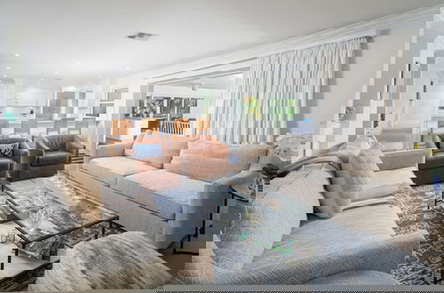 Foto 8 - Luxury Beach House w Private Beach