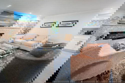 Foto 4 - Luxury Beach House w Private Beach