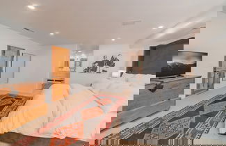 Foto 3 - Absolutely Amazing Slopeside Mountain Lodge With spa