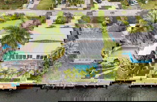 Foto 3 - Luxury Waterfront Home w/ Pool, Hot Tub & Dock Near Las Olas Gulfstream