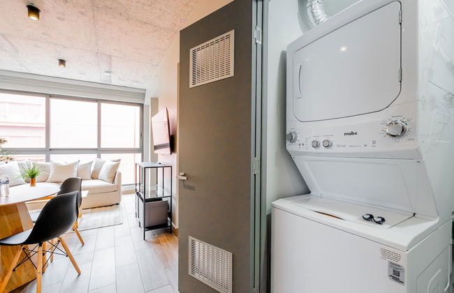 w Majestic 1BR w Great Pool in Centriqo - Foto 19