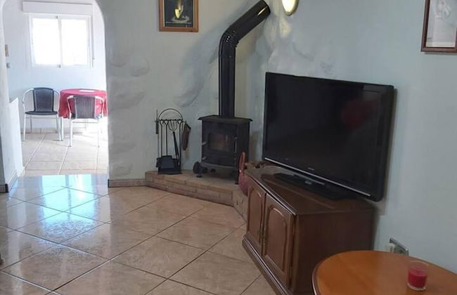 2-bed Villa With Pool, Garden & Parking Near Seron - Foto 15