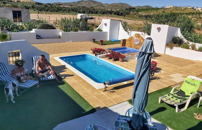 2-bed Villa With Pool, Garden & Parking Near Seron - Foto 9