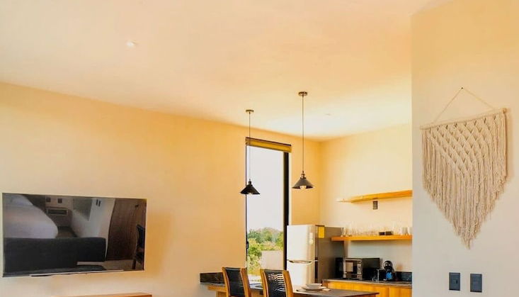 Foto 1 - Great Located Studio PH With Private Pool by Waves Management