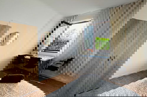 Photo 11 - Cozy 3BR Apt with Garden Sleeps 10