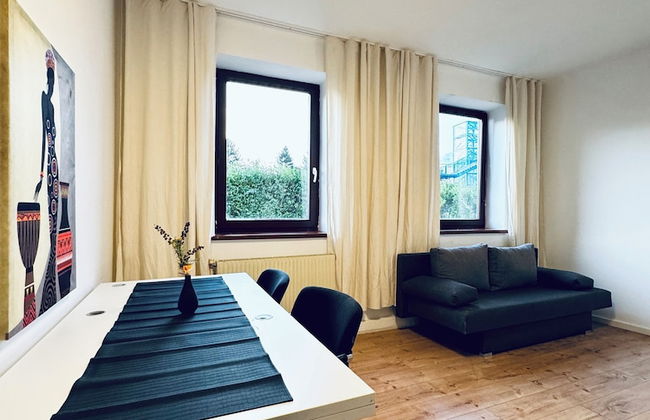 Cozy 3BR Apt with Garden Sleeps 10 - Foto 42