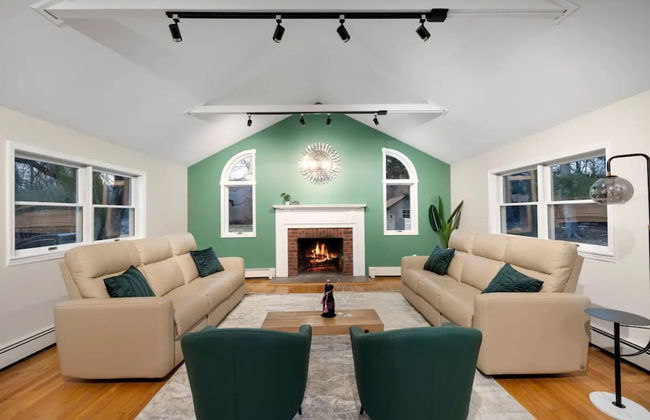 Cozy Fall Home With 4BR and Fireplace - Foto 1