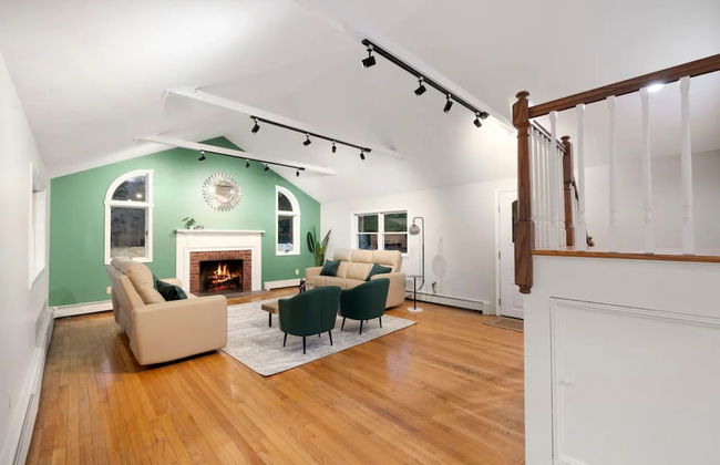 Cozy Fall Home With 4BR and Fireplace - Foto 9