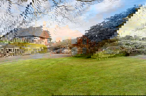 Photo 3 - Country Retreat - Sleeps 14 - Large Garden