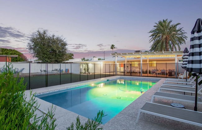 Northview Mid-century Escape Pool Firepit Bocce - Foto 37