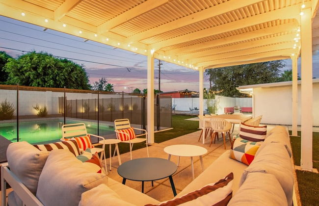 Northview Mid-century Escape Pool Firepit Bocce - Foto 34