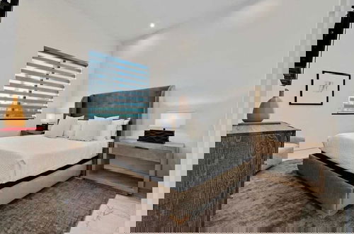 Foto 61 - Luxury 23-person Villa Private Pool, Hot Tub, Pickleball Bravo Villa 10 by Avantstay