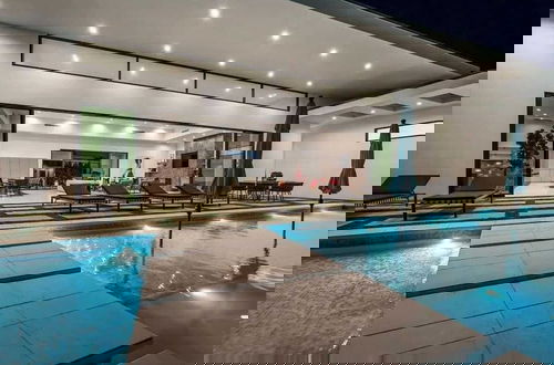 Foto 65 - Luxury 24-person Villa Private Pool, Hot Tub, Pickleball Bravo - Avantstay