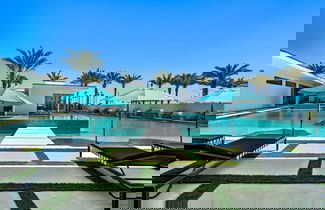 Foto 3 - Luxury 24-person Villa Private Pool, Hot Tub, Pickleball Bravo - Avantstay