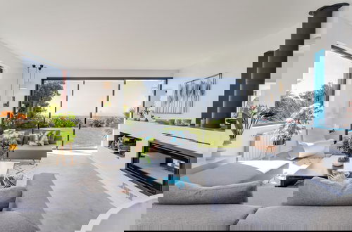 Foto 2 - Garden Seaside Villa by Cadenzalux