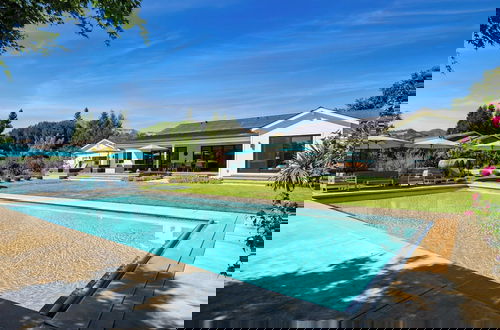 Foto 48 - Luxe, Pool, Spa, Fire Pit, Game Room, Piano Sonoma Pool Retreat by Avantstay