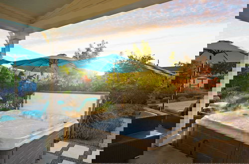 Foto 46 - Luxe, Pool, Spa, Fire Pit, Game Room, Piano Sonoma Pool Retreat by Avantstay