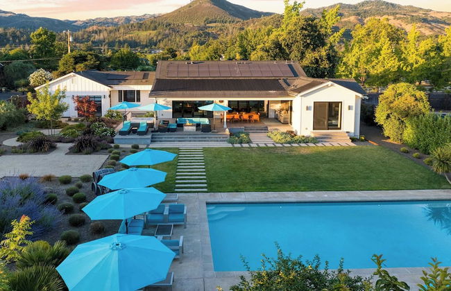 Luxe, Pool, Spa, Fire Pit, Game Room, Piano Sonoma Pool Retreat by Avantstay - Foto 1